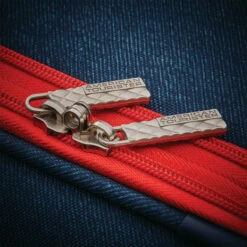 American Tourister Disney Minnie Denim Krush 28" Spinner 9 American Tourister Disney Minnie Denim Krush 28" Spinner -suitcase sale 1261211255 28Spin 4 Zipper