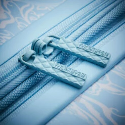 American Tourister Disney Cinderella 20" Spinner 9 American Tourister Disney Cinderella 20" Spinner -suitcase sale 1262937981 DisneyAA 20Spin 4 Zipper