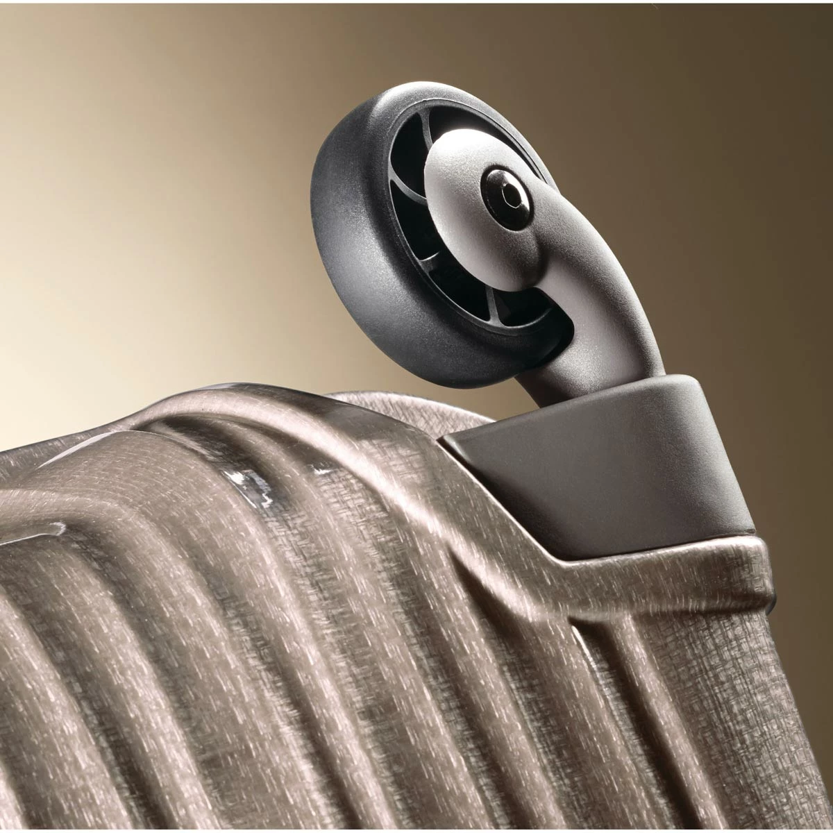 Hartmann InnovAire Medium Journey Spinner 6 Hartmann InnovAire Medium Journey Spinner - Image 6