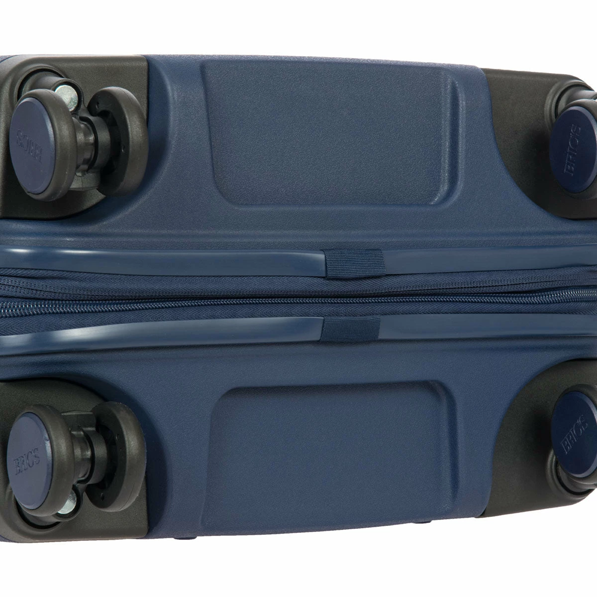 Bric's B|Y Ulysses 21" Expandable Spinner 13 Bric's B|Y Ulysses 21" Expandable Spinner - Image 13