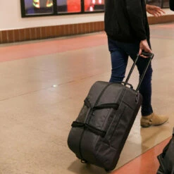 Solo New York Avenue C Rolling Duffel -suitcase sale KBN 1273 2000x 227ac7ce c461 4b87 a546 c009a3955e07