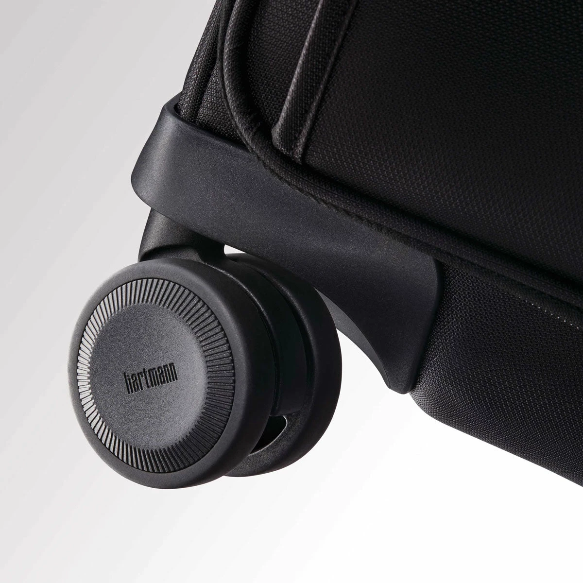 Hartmann Metropolitan 2 20" Domestic Carry On Expandable Spinner 12 Hartmann Metropolitan 2 20" Domestic Carry On Expandable Spinner - Image 12