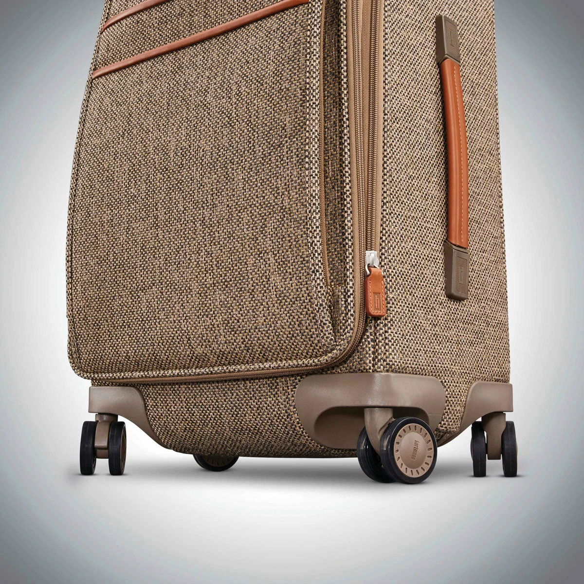 Hartmann Tweed Legend 26" Medium Journey Expandable Spinner 8 Hartmann Tweed Legend 26" Medium Journey Expandable Spinner - Image 8