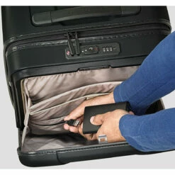 Briggs & Riley Torq Domestic Carry On Spinner 22 Briggs & Riley Torq Domestic Carry On Spinner -suitcase sale QU222SP 74usb 2000x efb60a5f dd13 49bc a675 bccdd7d615e9