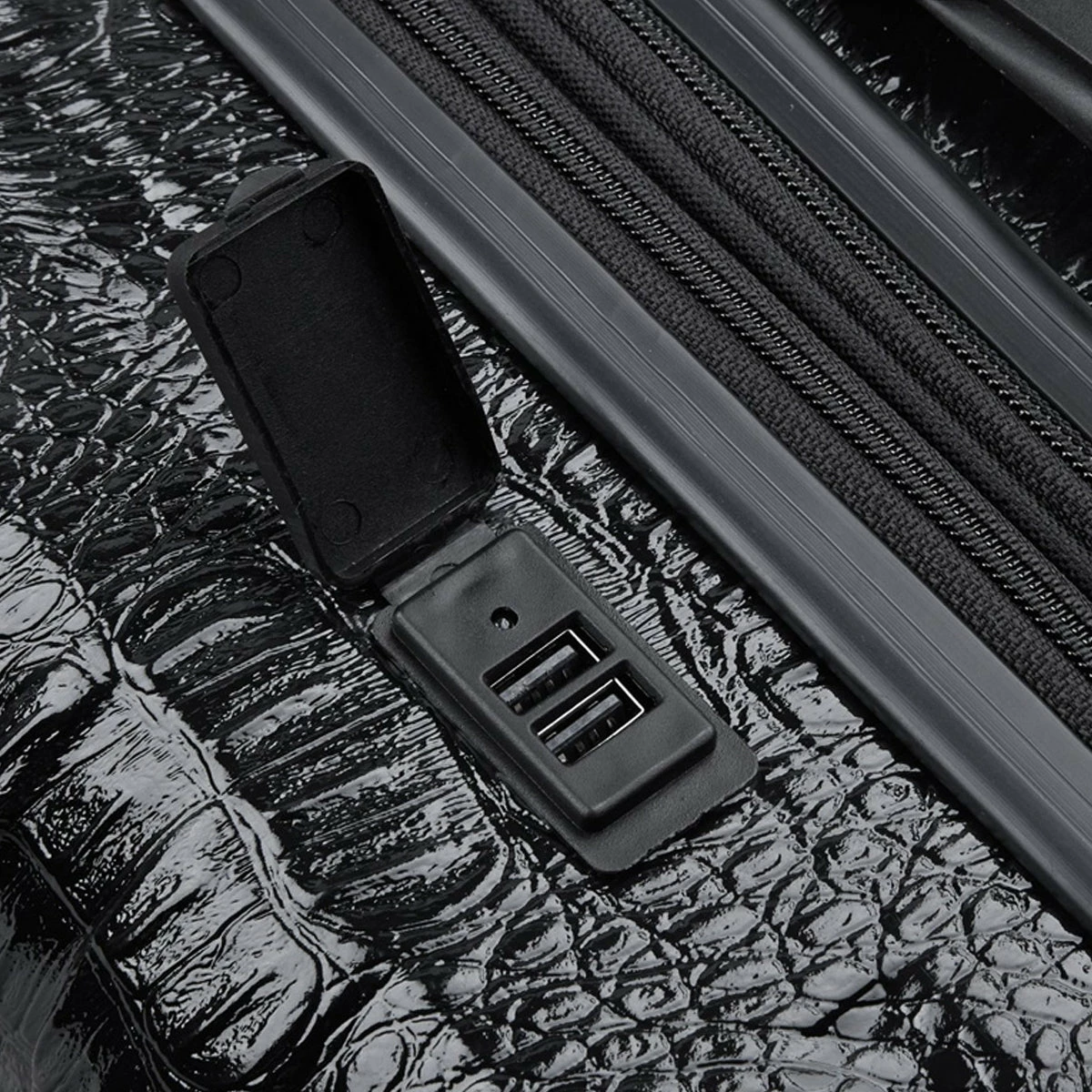 Luggage Tech Nile SMART LUGGAGE 28" Expandable Spinner 7 Luggage Tech Nile SMART LUGGAGE 28" Expandable Spinner - Image 7